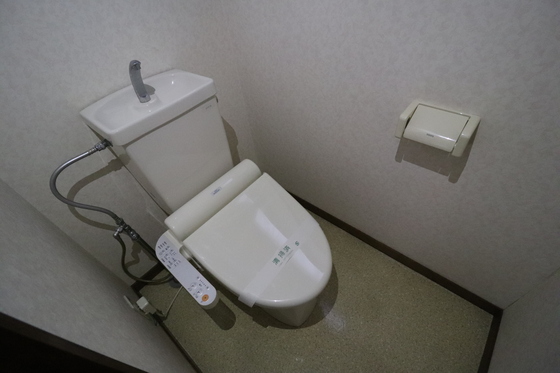 トイレ　※別号室の写真です。