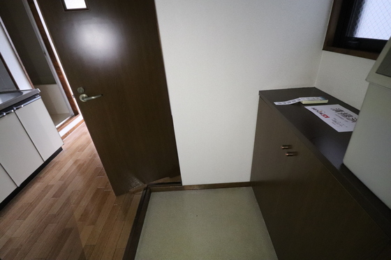 玄関　※別号室の写真です。