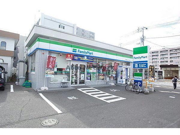 コンビニ　ファミリーマート札幌北32条西4丁目店（コンビニ）まで261m