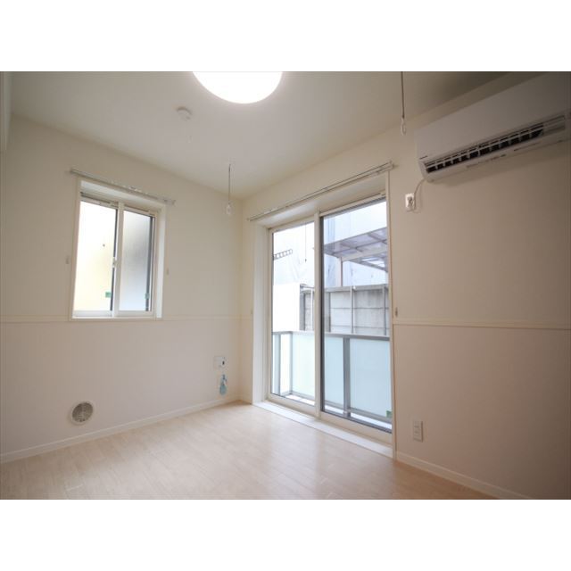 居室・リビング　南向きのお部屋です♪