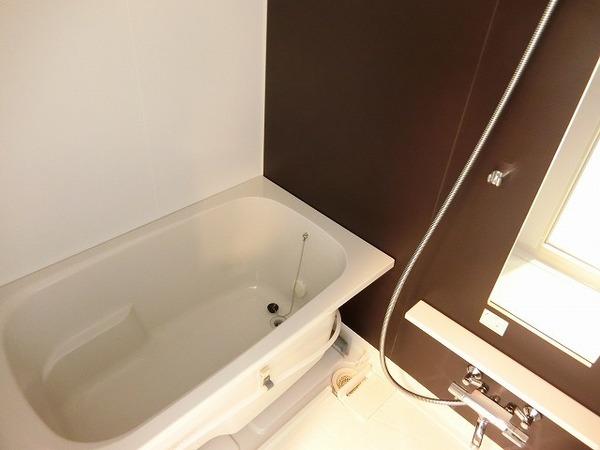 バス・シャワールーム　浴室乾燥機、追い焚き機能付きバス！