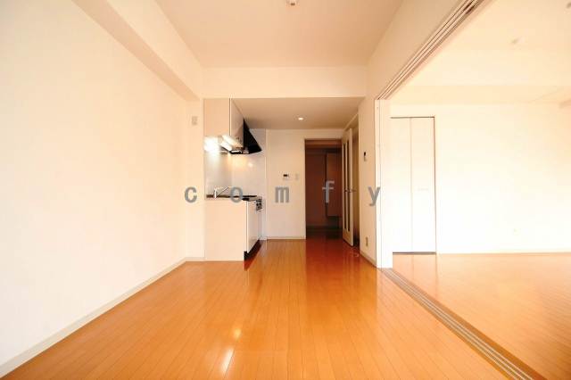 居室・リビング　南向きの日当たりの良いリビング