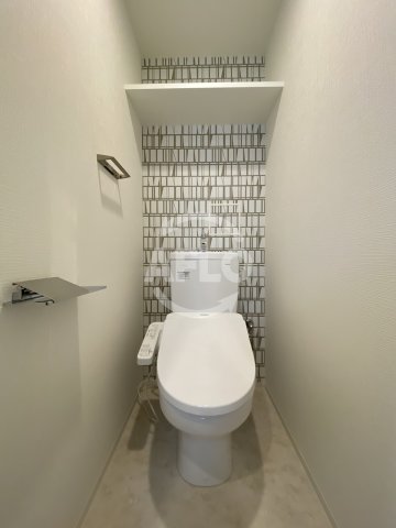 トイレ　エスリード大阪梅田リュクス　温水洗浄便座