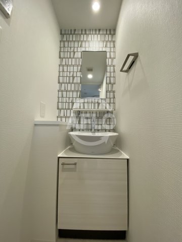 洗面設備　エスリード大阪梅田リュクス　独立洗面化粧台