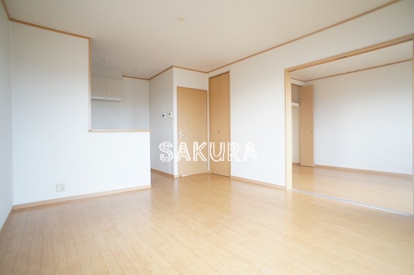 居室・リビング　使いやすい形の為、レイアウトを楽しめます♪