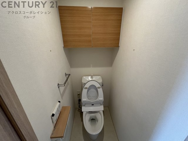 トイレ　温水洗浄便座付きのトイレです♪