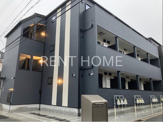 建物外観　3階建てのスマートな建物です。