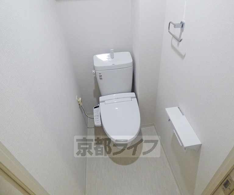 トイレ　ウォシュレットつき