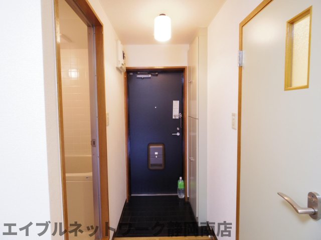 玄関　収納もある玄関です