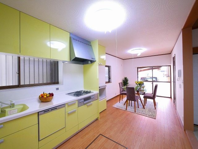 居室・リビング　CGで家具等を配置したもので家具等は含まれません