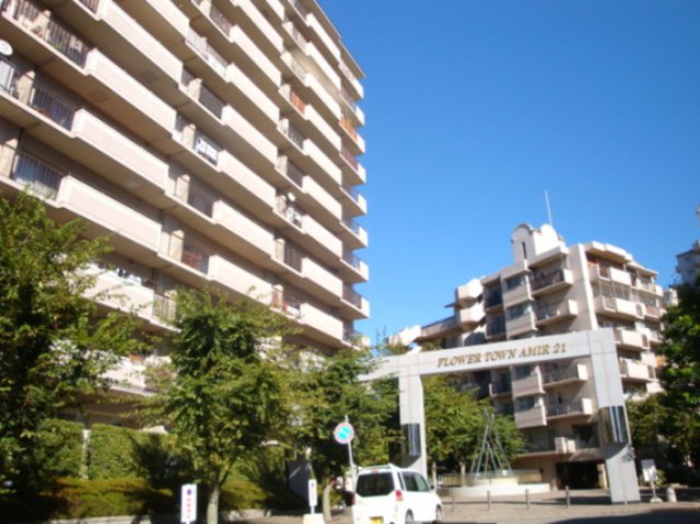 建物外観　管理棟入口です