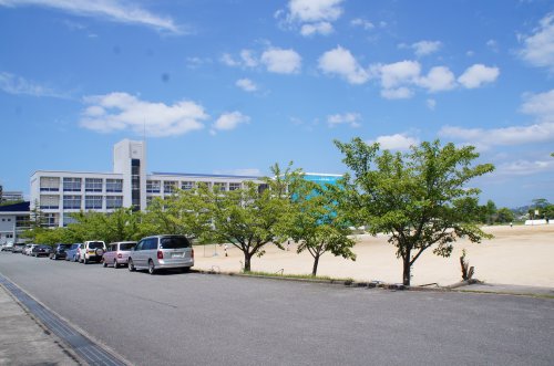 中学校　狭間中学校（中学校）まで530m