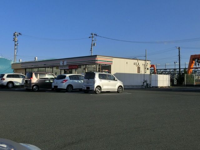 コンビニ　セブンイレブン（コンビニ）まで950m