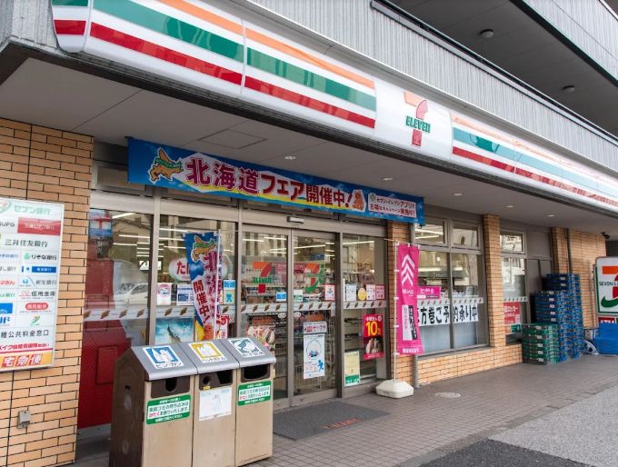 コンビニ　セブンイレブン北区志茂駅前店（コンビニ）まで174m