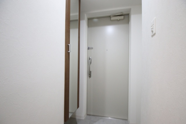 玄関　※別室の参考写真の為、現況優先です。