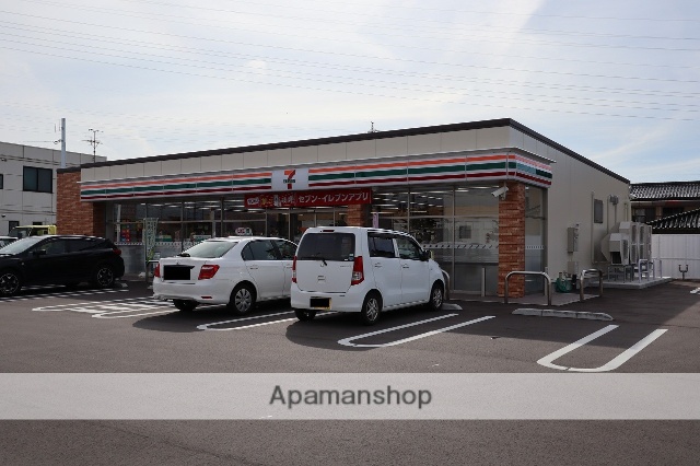 コンビニ　セブンイレブン（コンビニ）まで351m