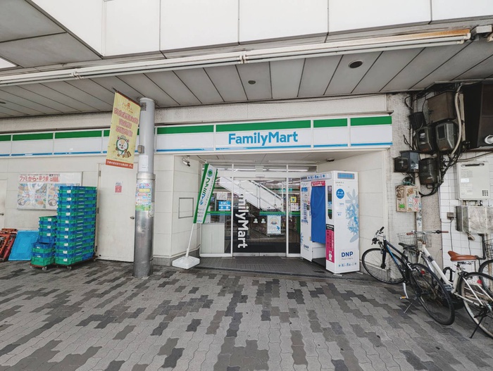 コンビニ　ファミリーマート（コンビニ）まで463m