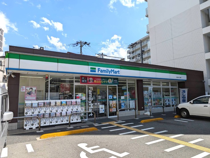 コンビニ　ファミリ－マ－ト（コンビニ）まで180m
