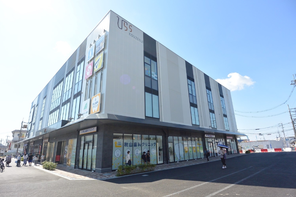 ショッピングセンター　ひらら光善寺（ショッピングセンター）まで448m