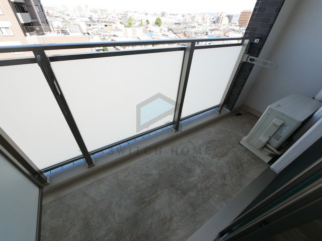 バルコニー　暖かな日差しのふりそそぐバルコニー