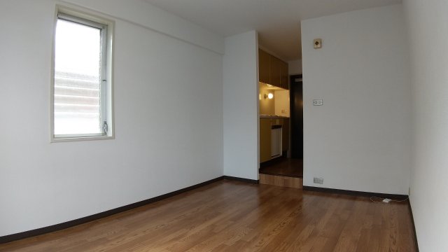 居室・リビング　２面採光の明るいお部屋です。