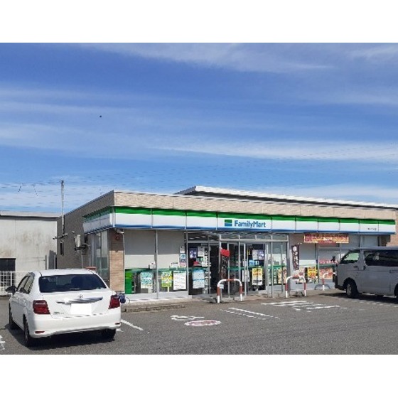 コンビニ　ファミリーマート高岡よつや店（コンビニ）まで714m
