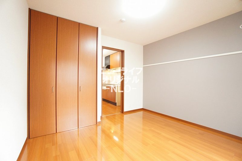 その他部屋・スペース　アクセントクロスで落ち着きのある上品な空間を演出。