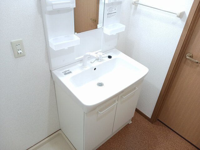 洗面設備　使いやすい洗面所です