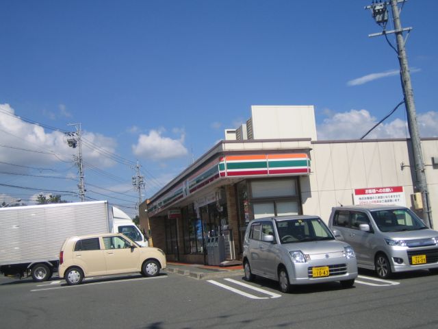 コンビニ　セブンイレブン（コンビニ）まで500m