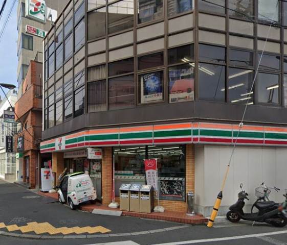 コンビニ　セブンイレブン（コンビニ）まで724m
