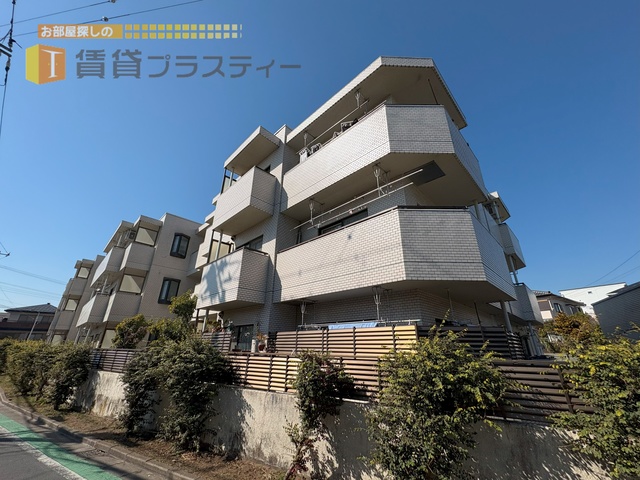 建物外観　静かな課住宅街に佇む大型マンション