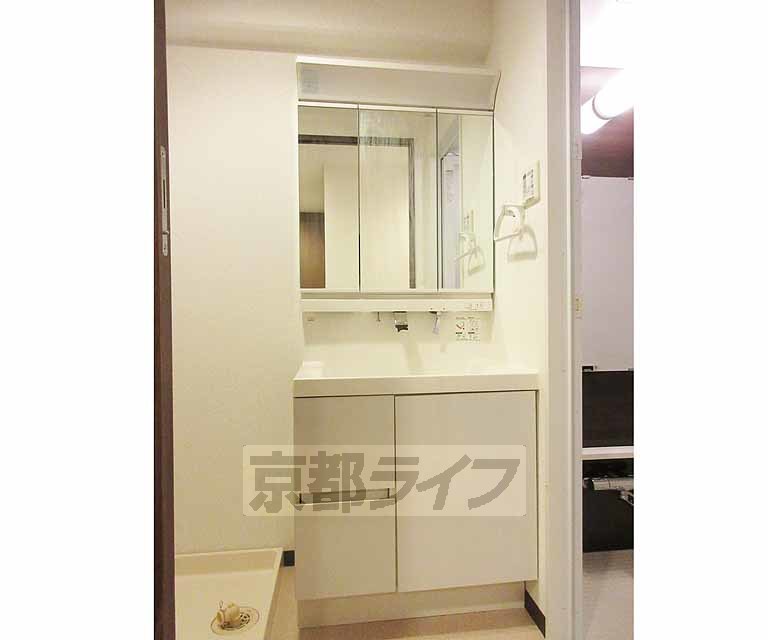 洗面設備　独立洗面台は嬉しいですね！