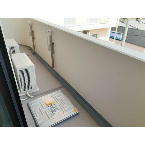 バルコニー　角部屋・2面採光で風通り良好☆