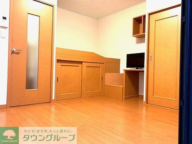 居室・リビング　備品は部屋毎に異なります。１Ｆのみフローリング。