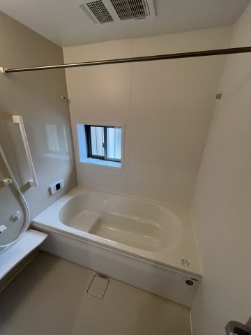 バス・シャワールーム　コンパクトで使いやすいお風呂です