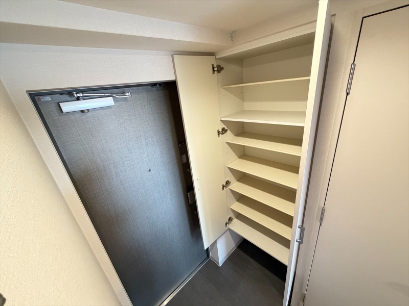 玄関　シューズボックスあります