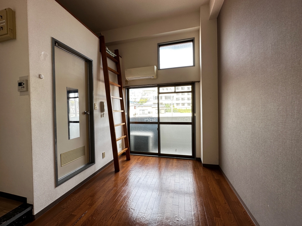 リアライズ塩屋の居間写真