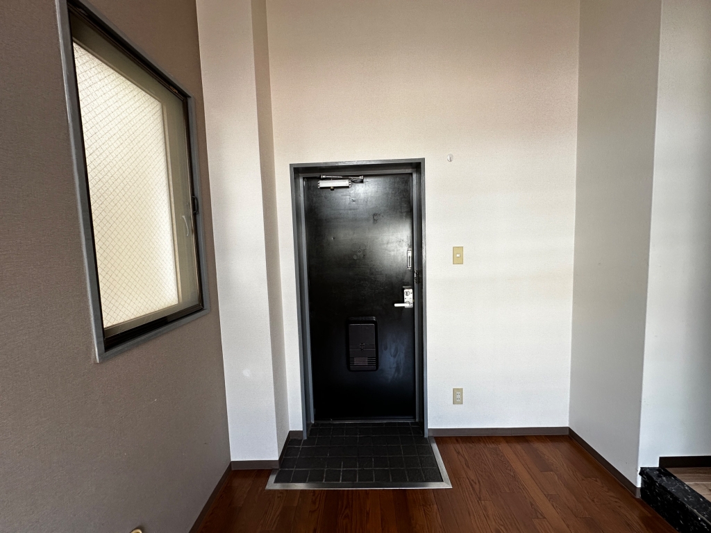 リアライズ塩屋の玄関写真