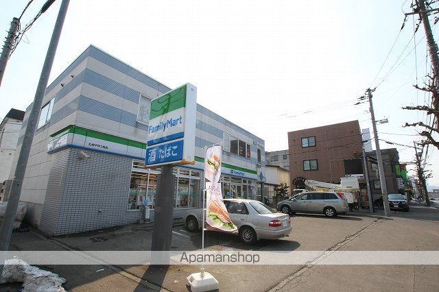 コンビニ　ファミリーマート札幌平岸３条店（コンビニ）まで240m