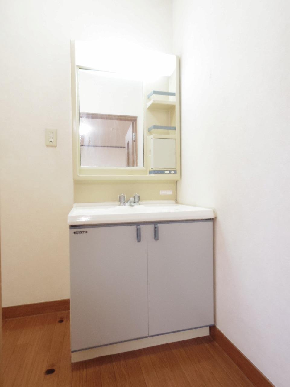 洗面設備　※他号室写真です