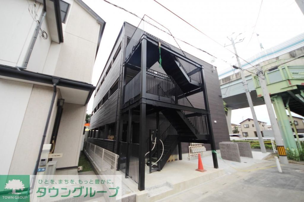 建物外観　駐車場