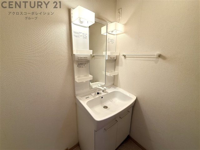 洗面設備　洗面所内に洗濯機置場あり！