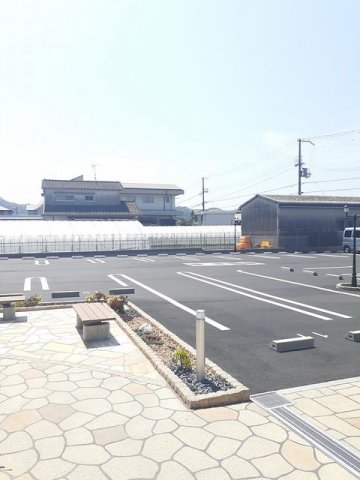 駐車場　駐車場に車を止められます