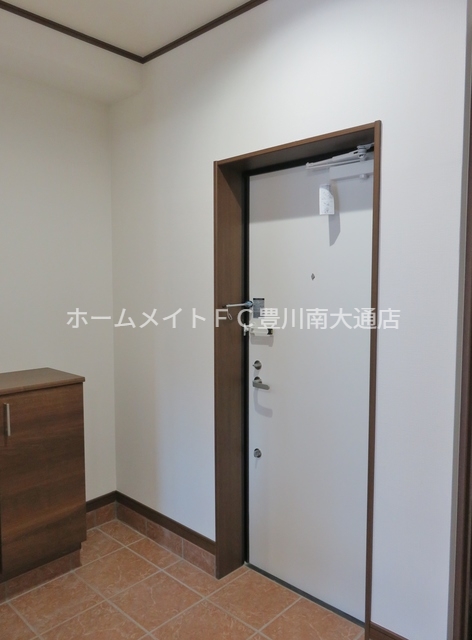 玄関　同型別部屋写真