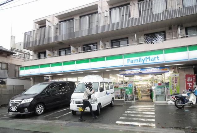 コンビニ　ファミリーマート（コンビニ）まで730m