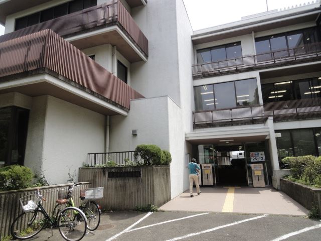 図書館　鎌倉市中央図書館（図書館）まで720m