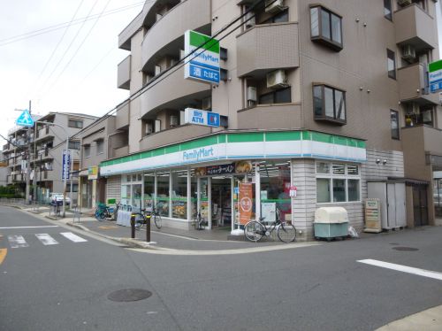 コンビニ　ファミリーマート小浦下新庄店（コンビニ）まで273m