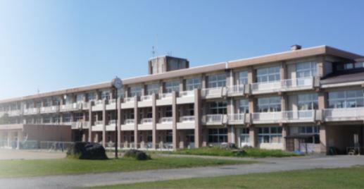 中学校　花巻市立矢沢中学校（中学校）まで2023m