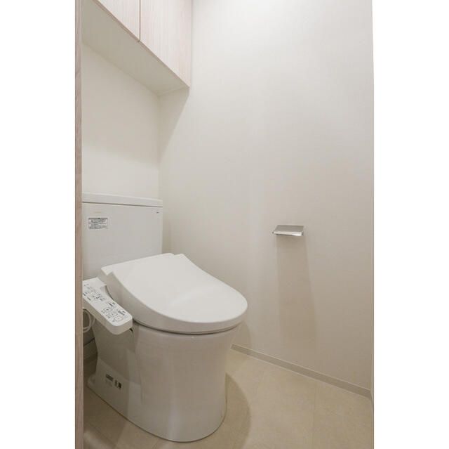 トイレ　落ち着いた色調のトイレです