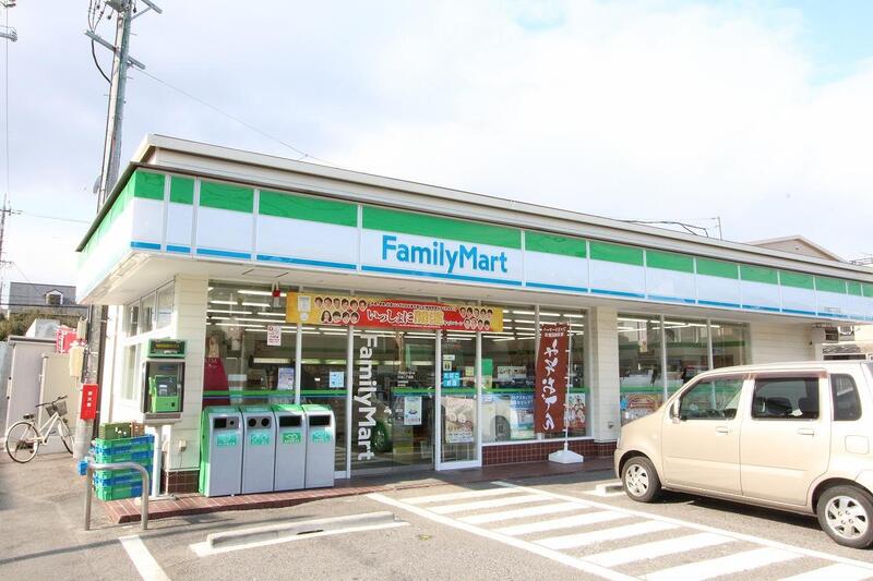 コンビニ　ファミリーマート打出二丁目店（コンビニ）まで53m